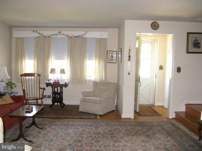 313 Lambeth Road Baltimore, MD 21228 - Photo 1 of 16 Living Room