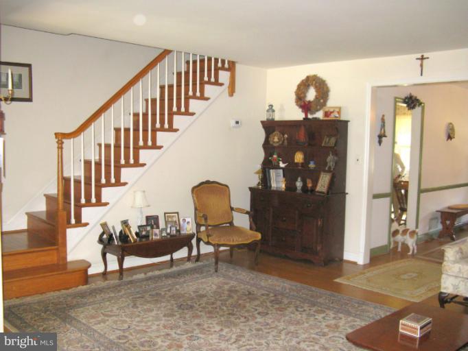 313 Lambeth Road Baltimore, MD 21228 - Photo 3 of 16 Living Room
