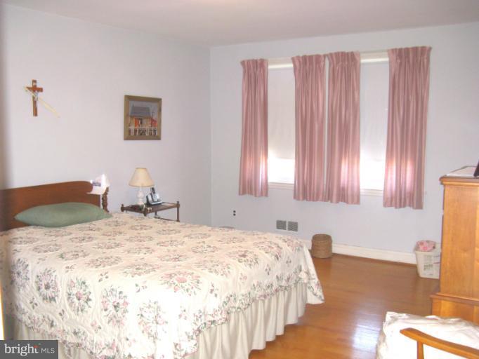 313 Lambeth Road Baltimore, MD 21228 - Photo 7 of 16 Bedroom (Master)
