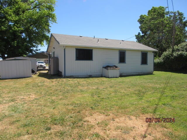 1678 Dowell Road Grants Pass, OR 97527 - Photo 7 of 22 Back of house