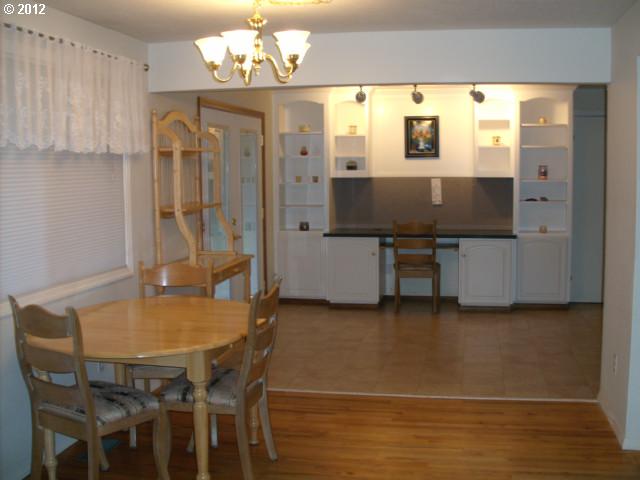17465 Southeast Valley View Road Portland, OR 97267 - Photo 2 of 16 Gallery Image 2
