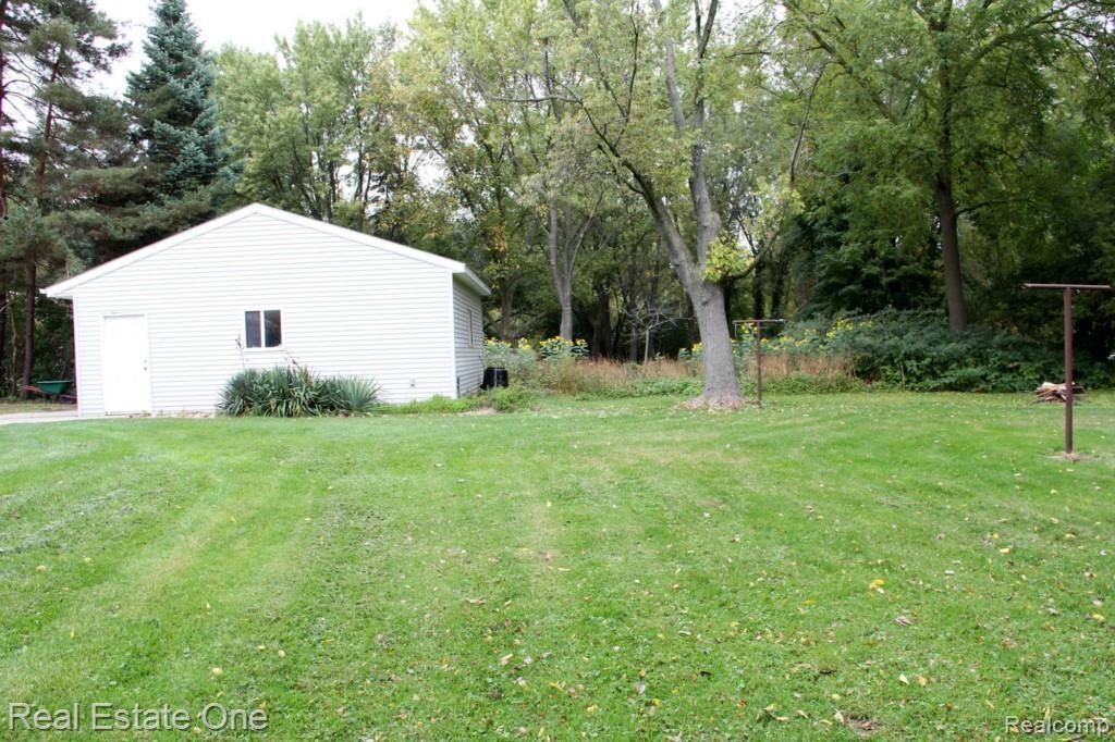 893 Willard Avenue Rochester, MI 48307 - Photo 7 of 44 LizInDetroit_893Willard-7.jpg