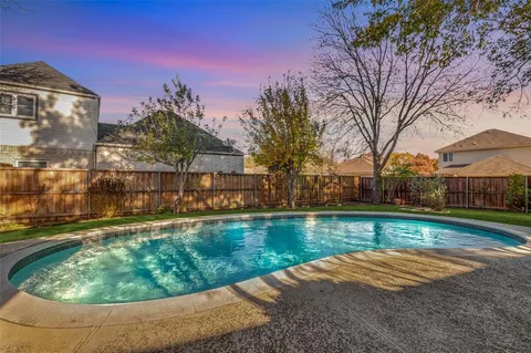 $320,000 | 317 North Beltwoods Drive, DeSoto, TX 75115