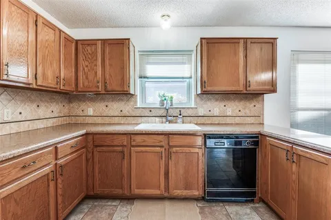 $320,000 | 317 North Beltwoods Drive, DeSoto, TX 75115