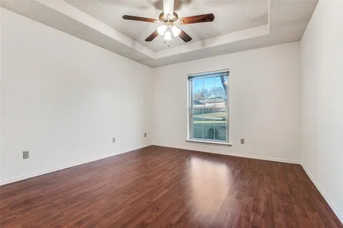 $320,000 | 317 North Beltwoods Drive, DeSoto, TX 75115