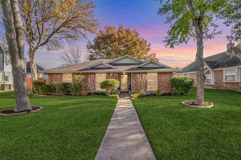 $320,000 | 317 North Beltwoods Drive, DeSoto, TX 75115