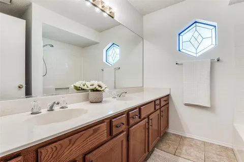 $320,000 | 317 North Beltwoods Drive, DeSoto, TX 75115