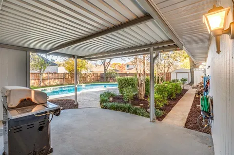 $320,000 | 317 North Beltwoods Drive, DeSoto, TX 75115