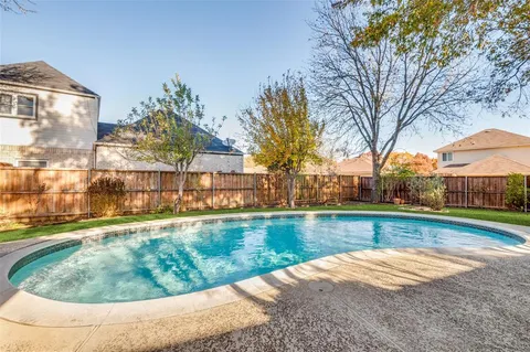 $320,000 | 317 North Beltwoods Drive, DeSoto, TX 75115