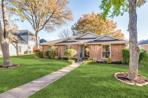 $320,000 | 317 North Beltwoods Drive, DeSoto, TX 75115