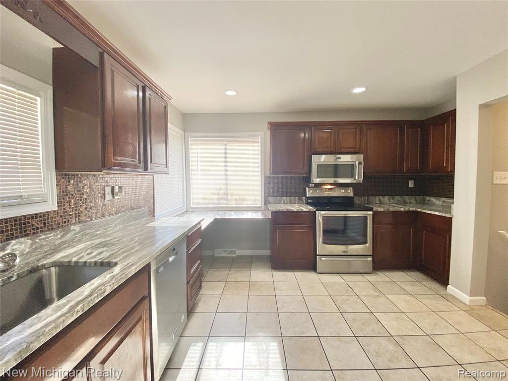 5521 Calkins Road Flint, MI 48532 - Photo 4 of 38