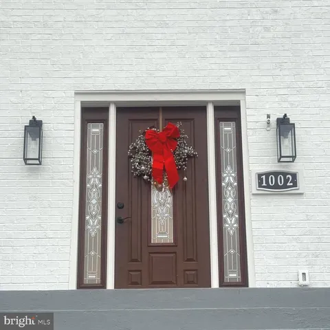 a view of a yard with street