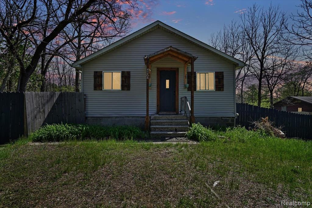 4264 Branch Road Flint, MI 48506 - Photo 1 of 30