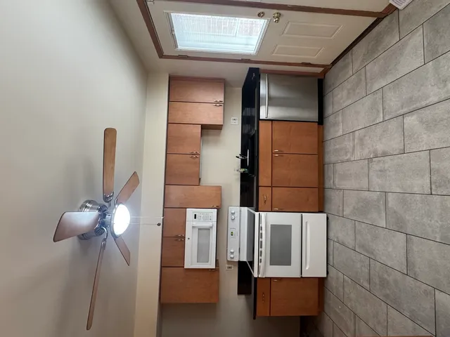 $2,500 | 509 Barnsdale Road, Unit C, La Grange Park, IL 60526