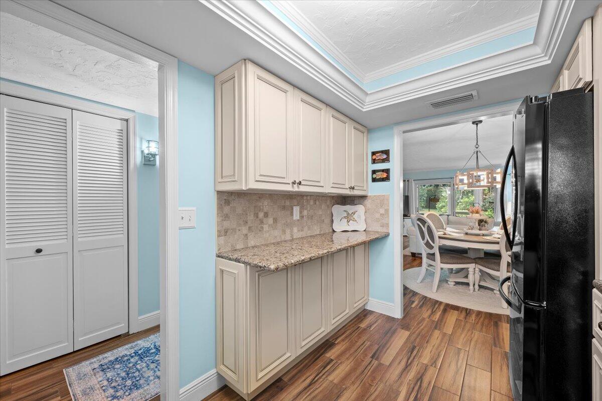 1205 Sandy Lane, Unit 145 Singer Island, FL 33404 - Photo 7 of 30 06-LUX_8309