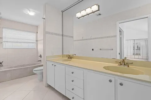 $749,999 | 4825 Northwest 98th Place, Doral, FL 33178