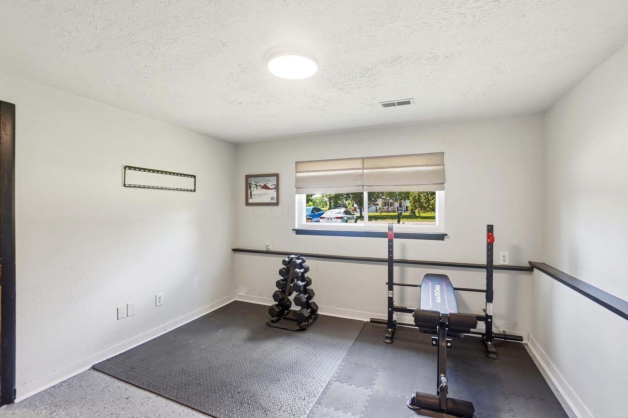 5460 Hoover Road Grove City, OH 43123 - Photo 28 of 43 039