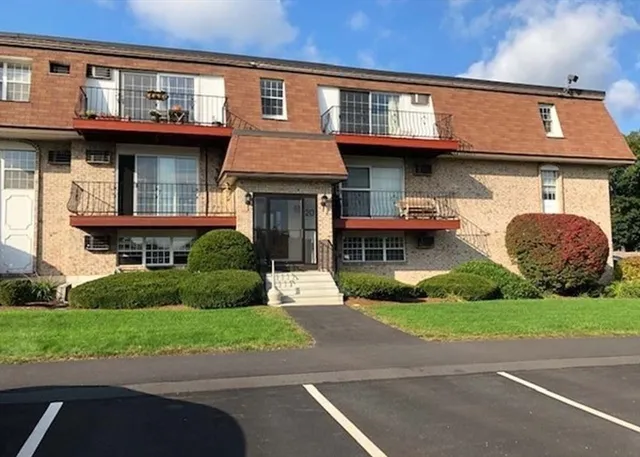 $289,000 | 18 Williamsburg Court, Unit 23, Shrewsbury, MA 01545