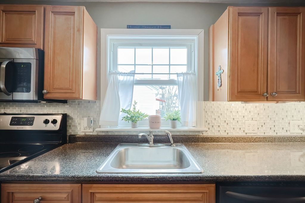 150 Garden Street Bellingham, MA 02019 - Photo 8 of 31