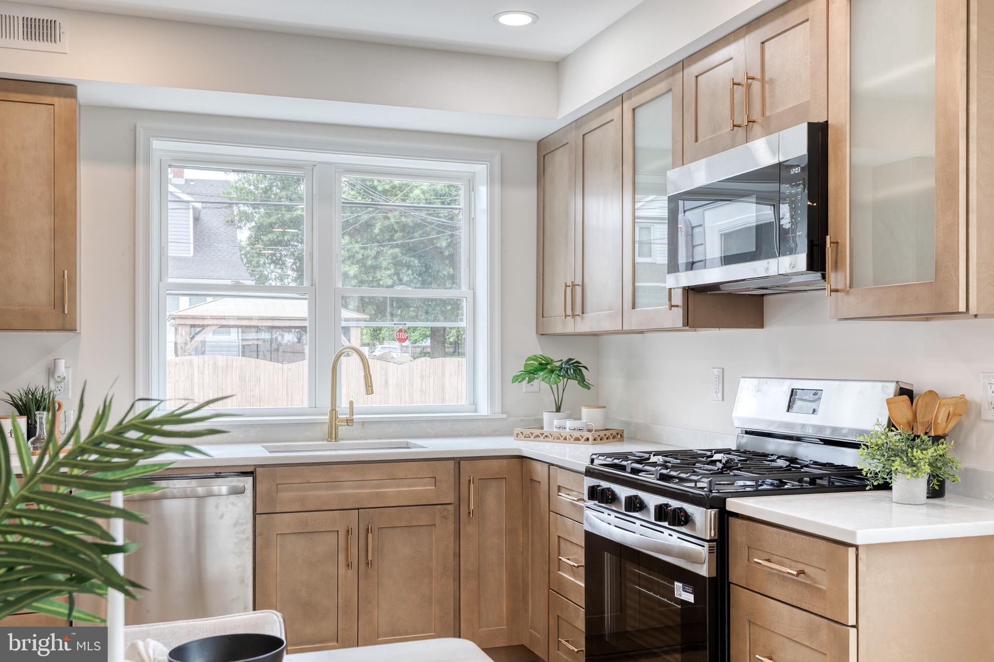 6854 Dunbar Road Baltimore, MD 21222 - Photo 12 of 35