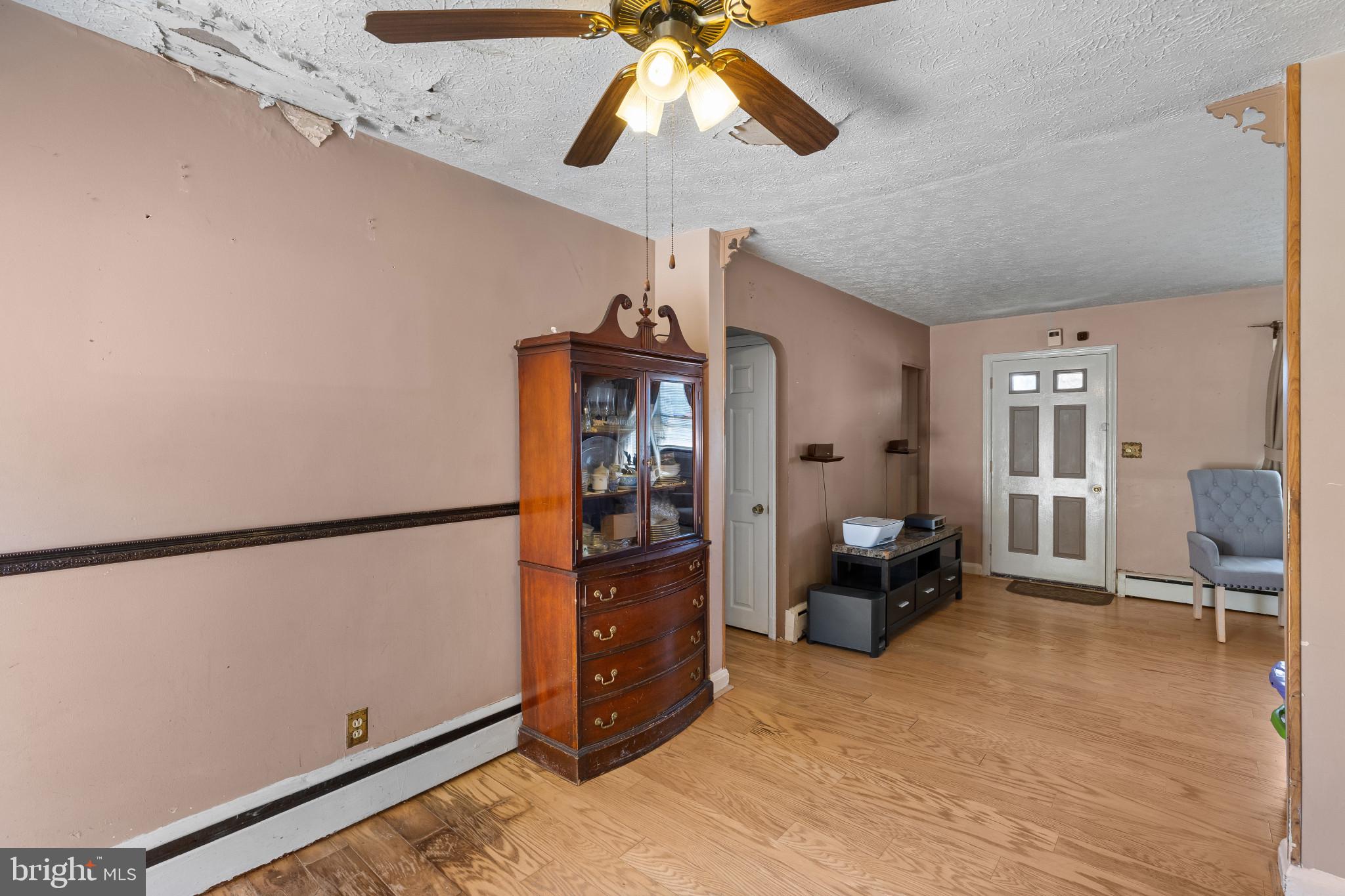 574 Edmondson Avenue Baltimore, MD 21228 - Photo 8 of 30 Dining room