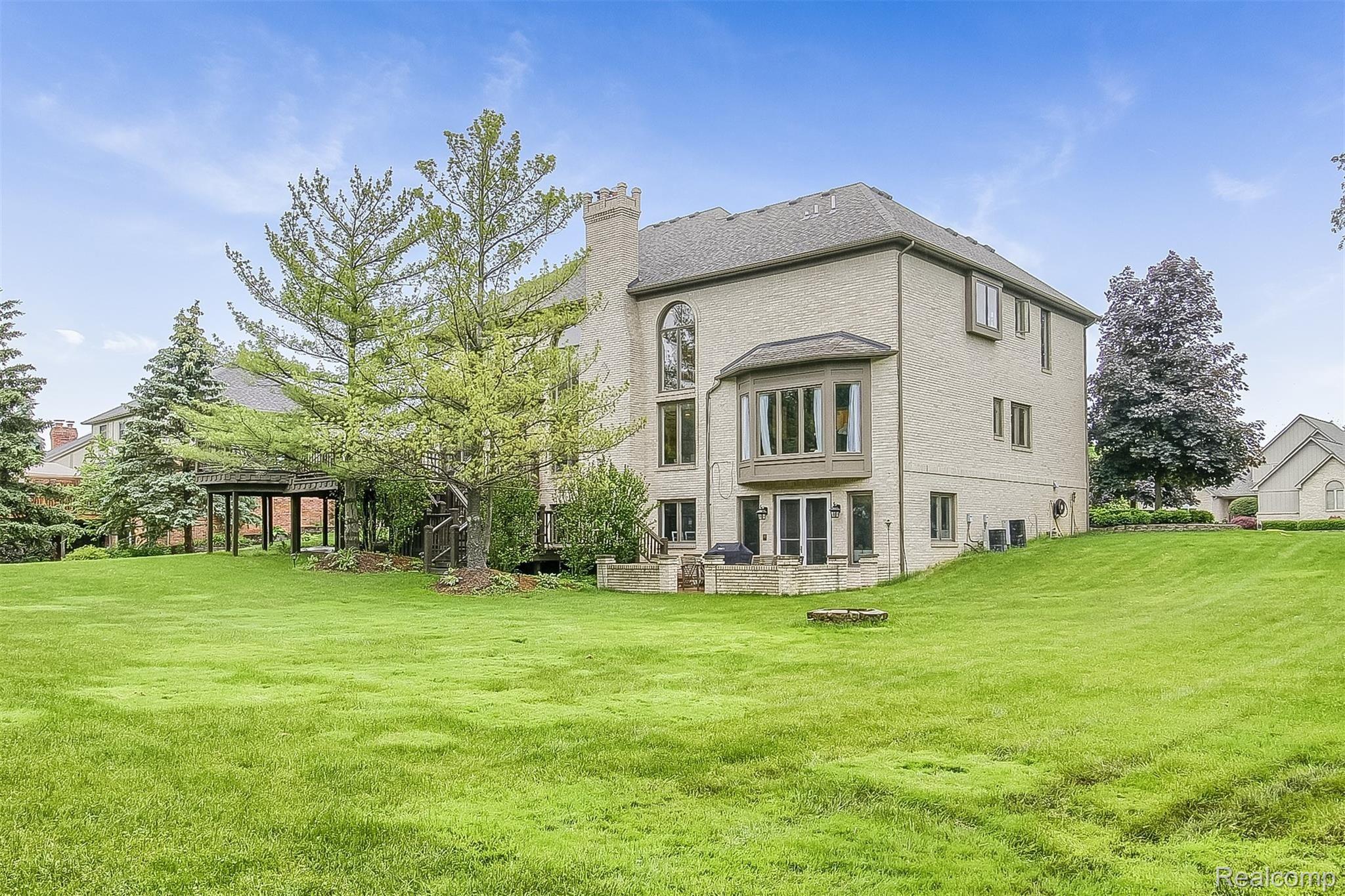 4446 Southacre Lane Rochester, MI 48306 - Photo 53 of 70 53-Rear 2nd View.jpg
