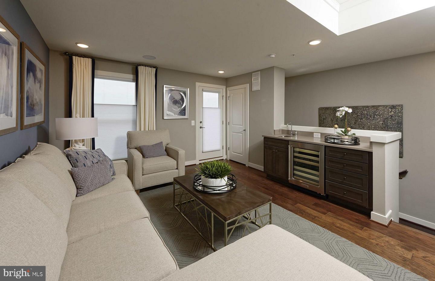 13434 Arrowbrook Centre Drive Herndon, VA 20171 - Photo 14 of 17 4th Floor living area