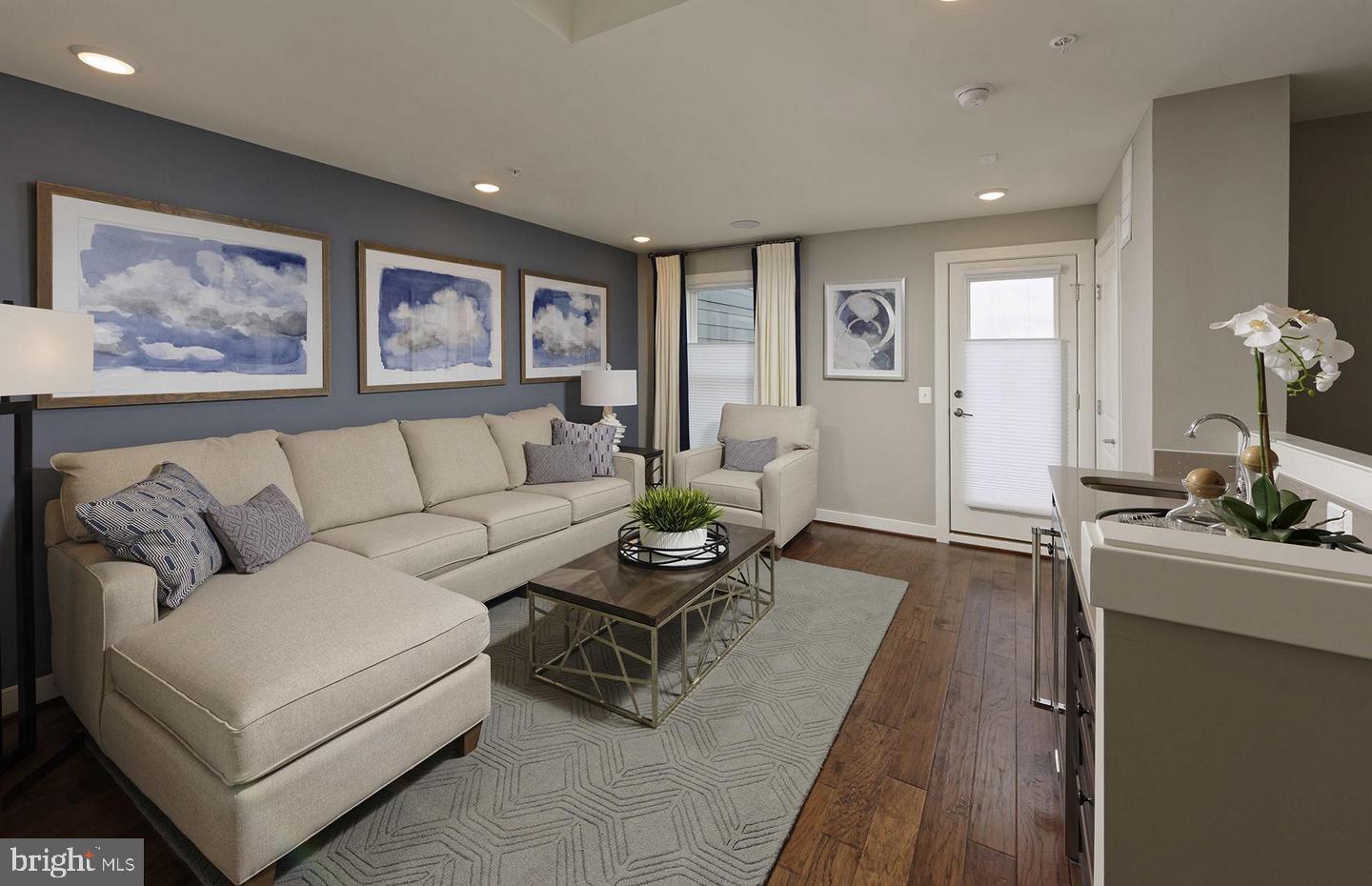 13434 Arrowbrook Centre Drive Herndon, VA 20171 - Photo 15 of 17 4th Floor living area