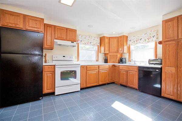 42 Richfield Road Scituate, MA 02066 - Photo 7 of 17