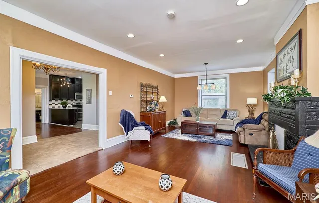 $395,000 | 6059 Clemens Avenue, St. Louis, MO 63112