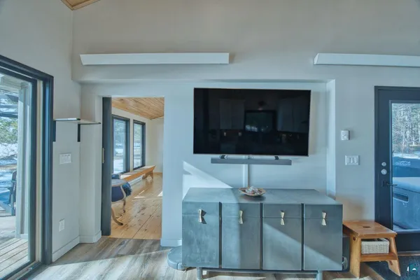 $899,900 | 5000 Lakeshore Drive, Makinen, MN 55763