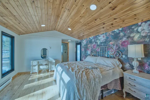 $899,900 | 5000 Lakeshore Drive, Makinen, MN 55763