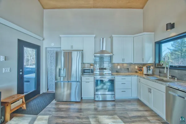 $899,900 | 5000 Lakeshore Drive, Makinen, MN 55763