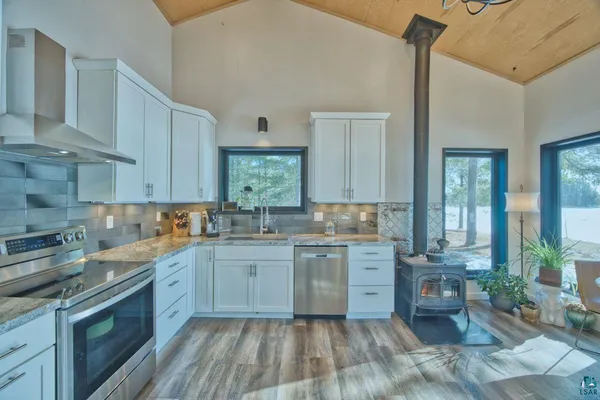 $899,900 | 5000 Lakeshore Drive, Makinen, MN 55763