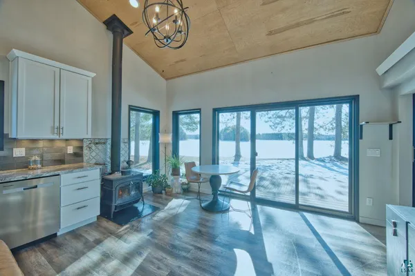 $899,900 | 5000 Lakeshore Drive, Makinen, MN 55763