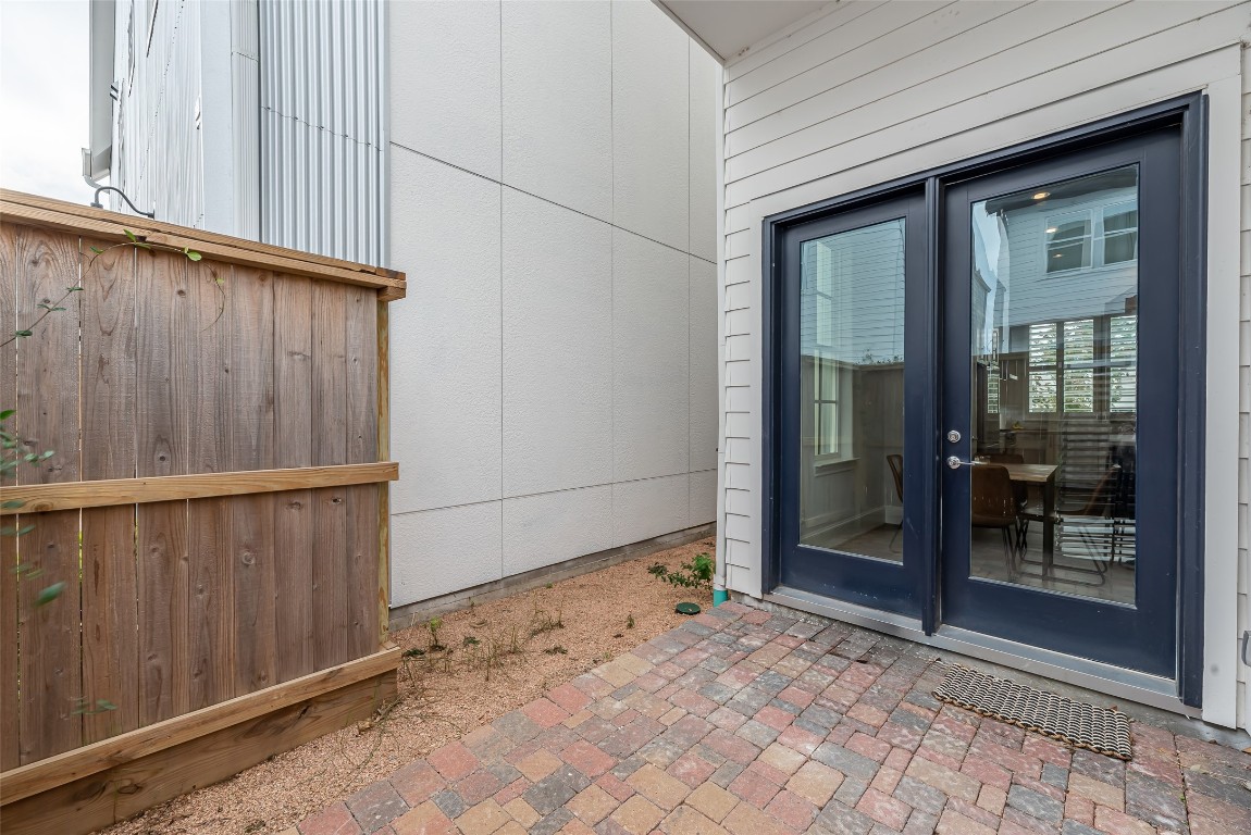 2414 Hollister Road Houston, TX 77080 - Photo 19 of 23 a view of a entrance gate of a house