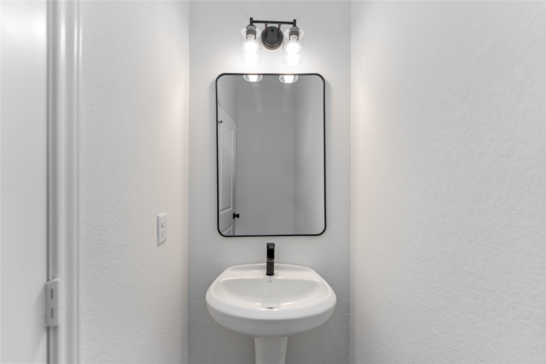 4713 Mallow Street, Unit A/B Houston, TX 77033 - Photo 19 of 26