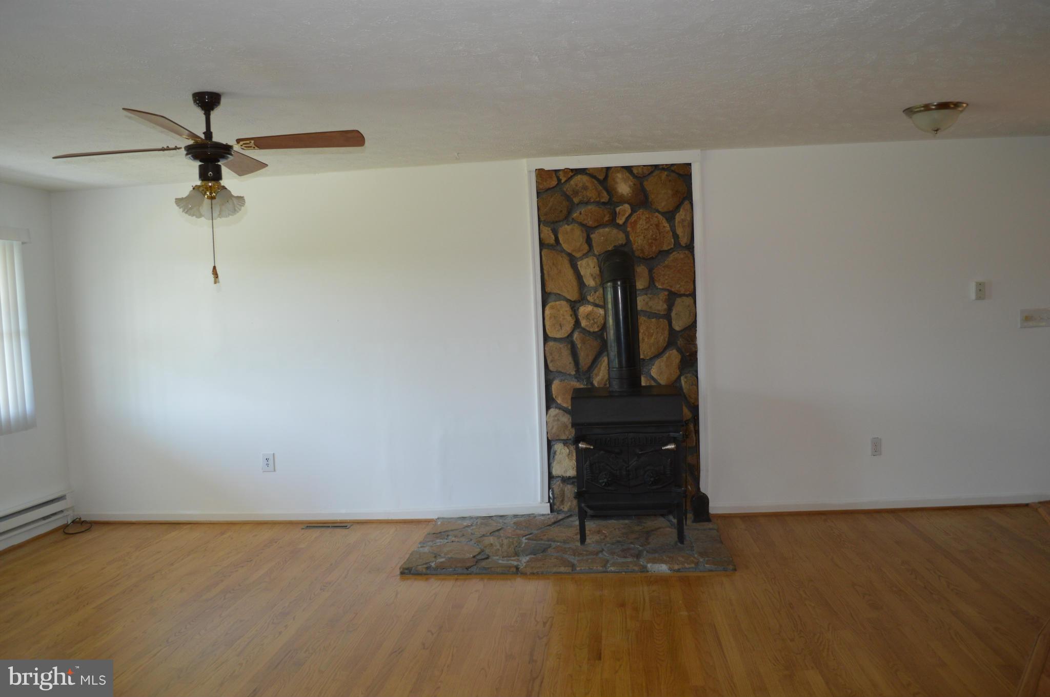 153 Bluff Road Strasburg, VA 22657 - Photo 10 of 29 Living Room