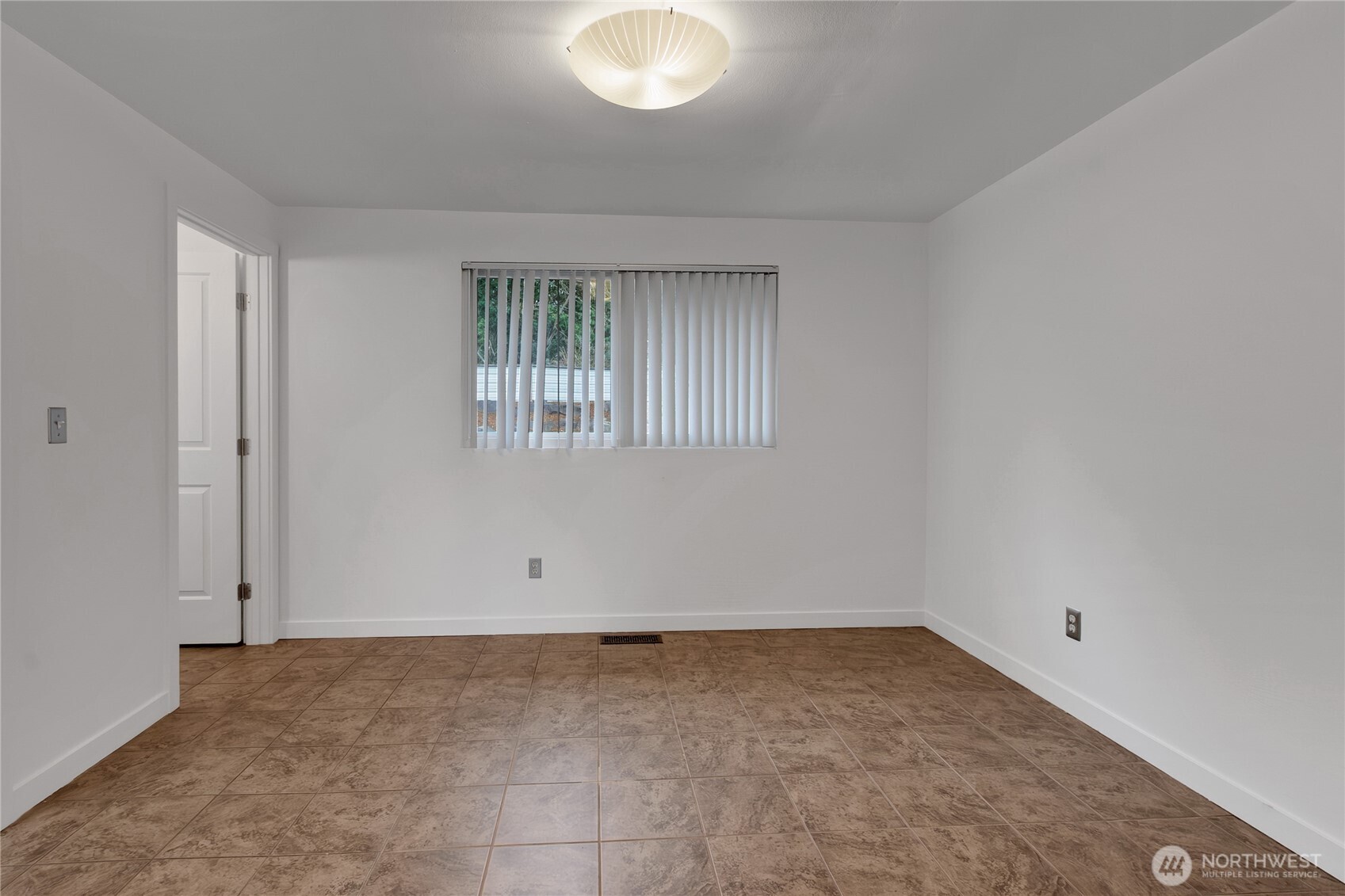 2356 South Angeline Street Seattle, WA 98108 - Photo 14 of 35 an empty room with a window