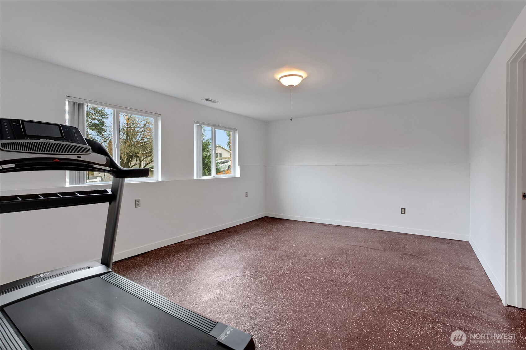 2356 South Angeline Street Seattle, WA 98108 - Photo 18 of 35 an empty room with windows