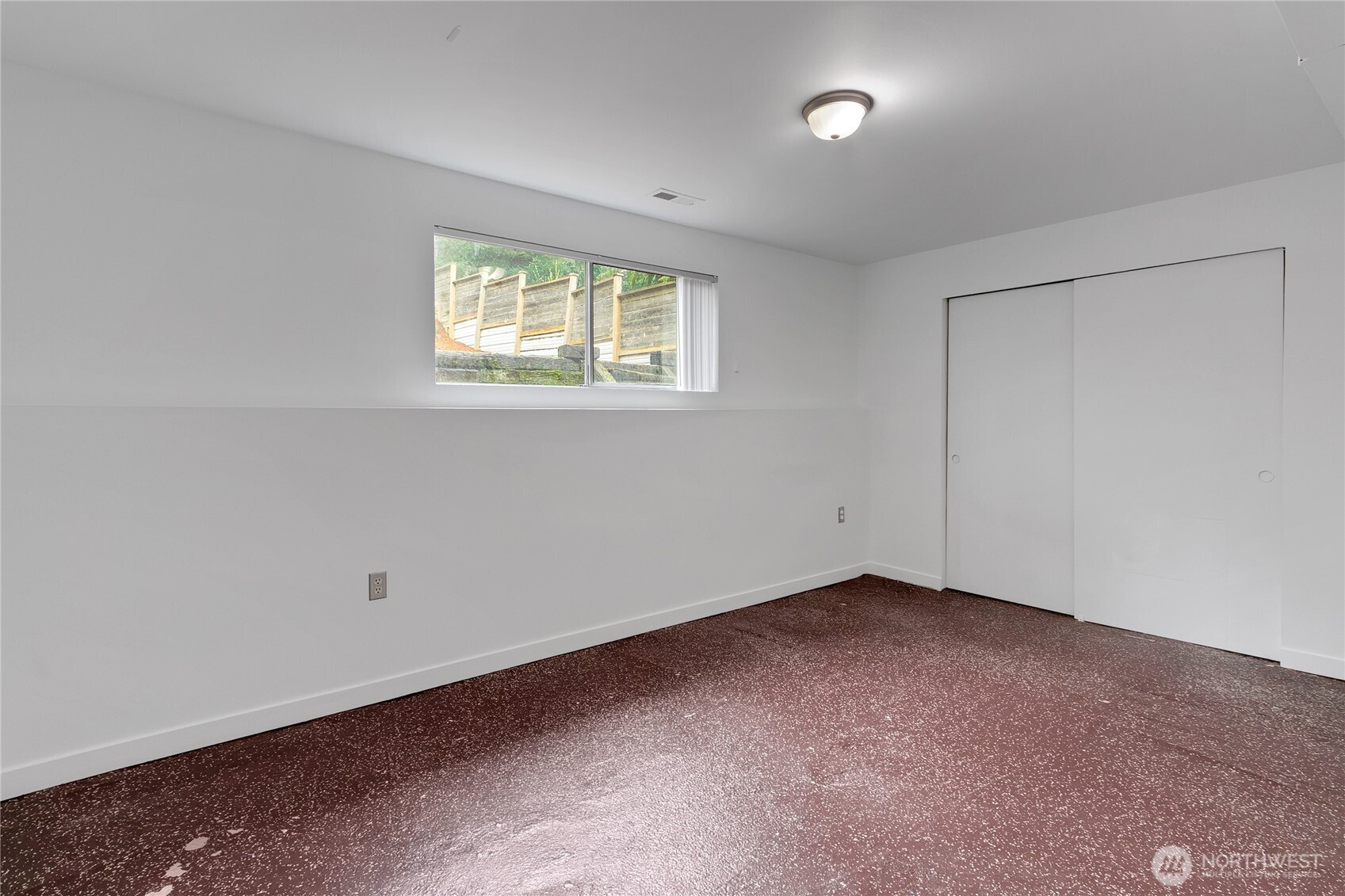 2356 South Angeline Street Seattle, WA 98108 - Photo 20 of 35 an empty room with a window