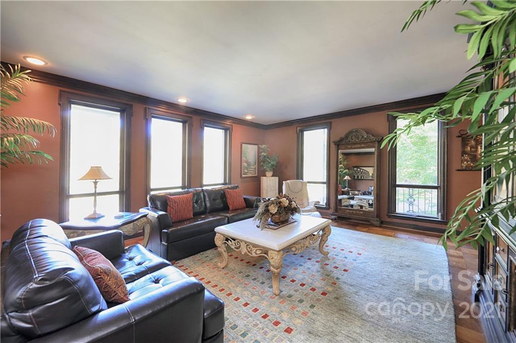 302 Valley Stream Road Statesville, NC 28677 - Photo 8 of 40 Gallery Image 8
