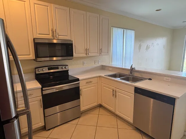 $2,900 | 11427 Blue Violet Lane, Royal Palm Beach, FL 33411