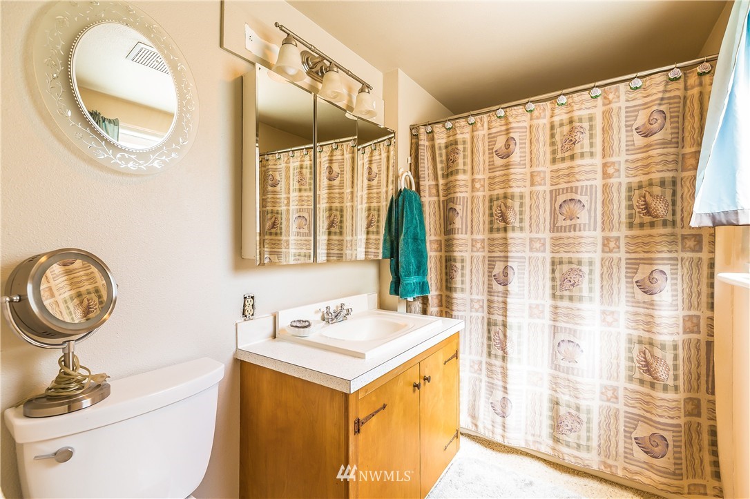 12836 160th Avenue Southeast Renton, WA 98059 - Photo 3 of 20 Gallery Image 3