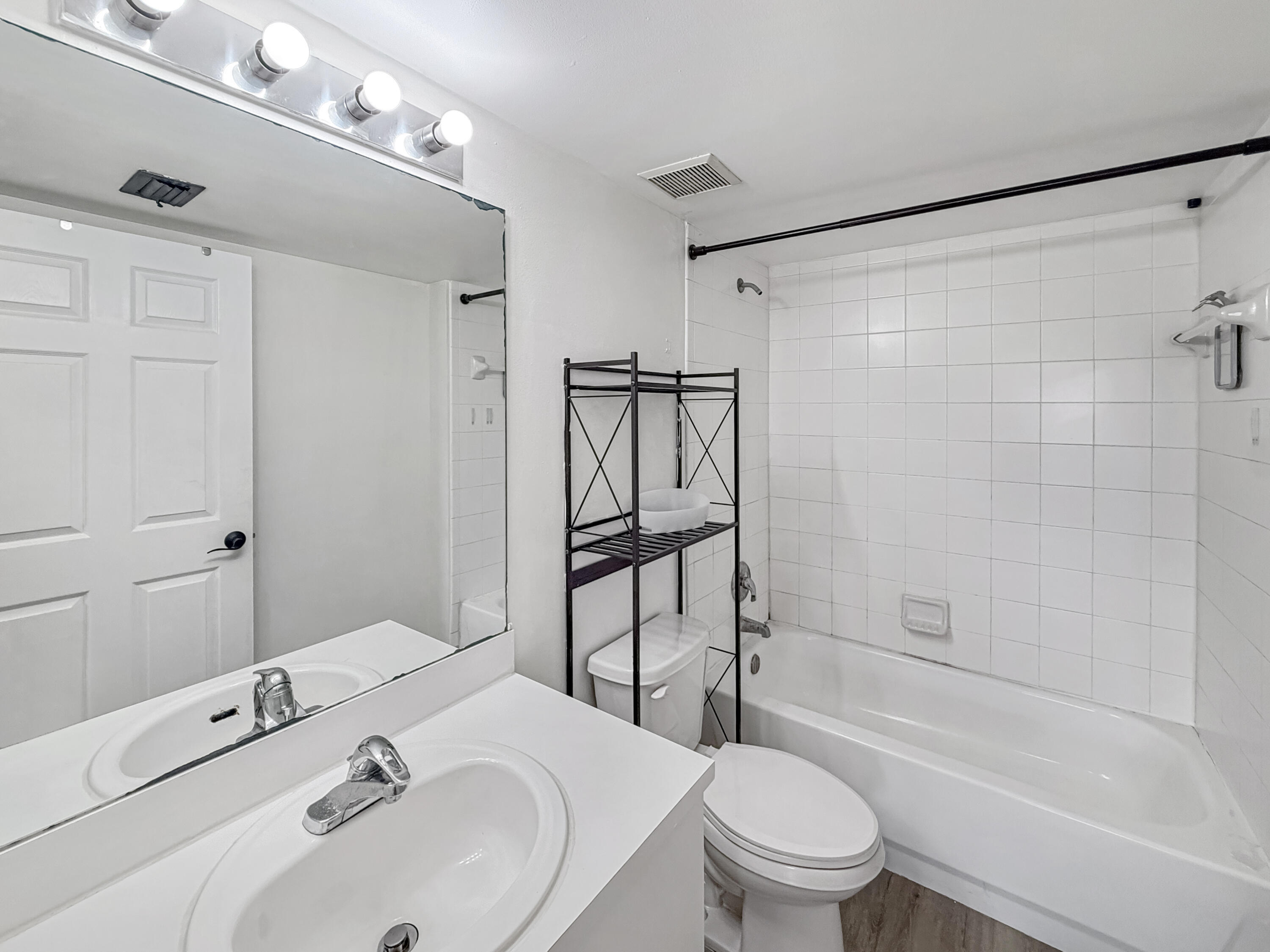 4155 Haverhill Road, Unit 1420 West Palm Beach, FL 33417 - Photo 11 of 19 Bath 1