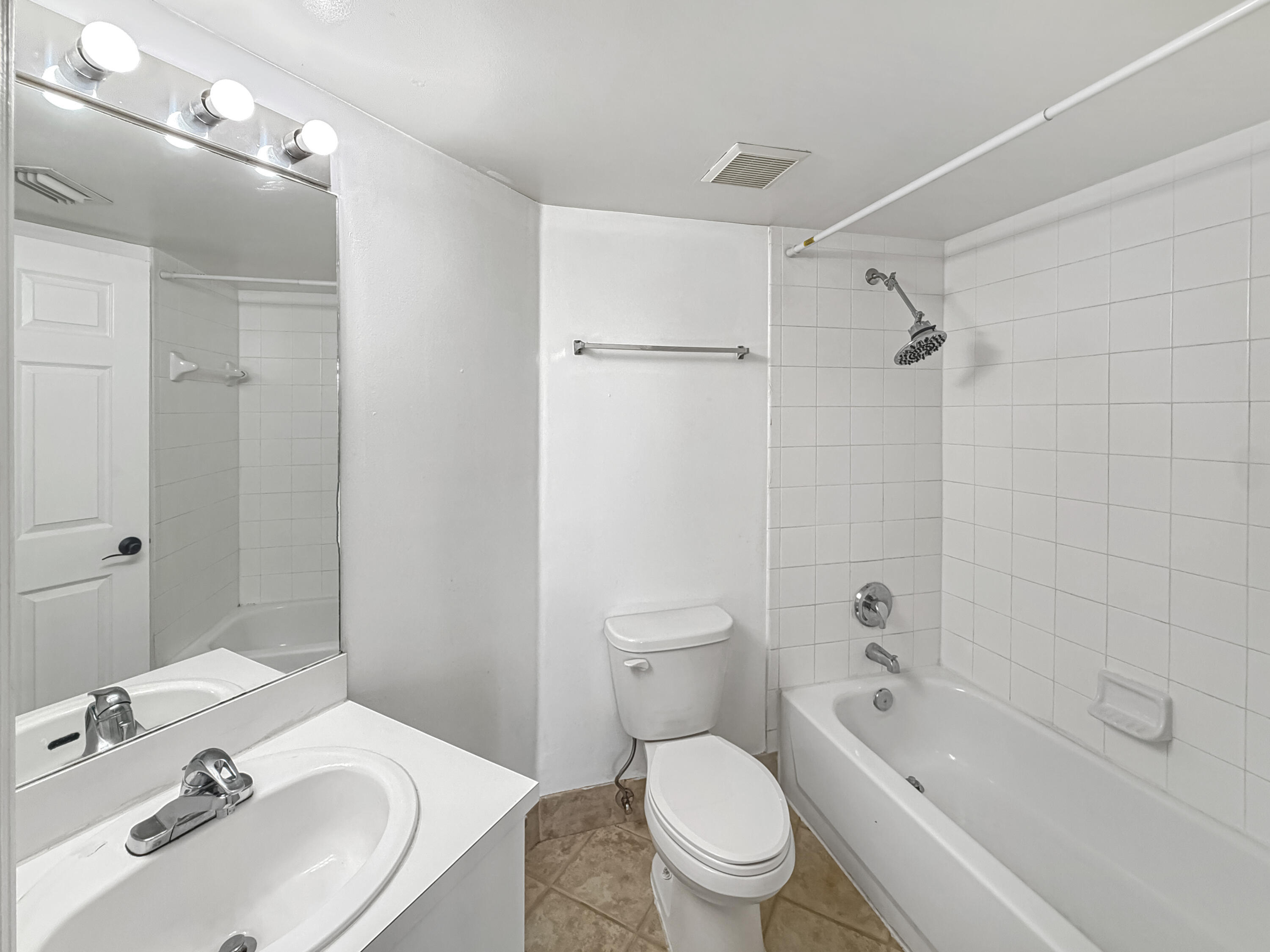 4155 Haverhill Road, Unit 1420 West Palm Beach, FL 33417 - Photo 14 of 19 Bath 2
