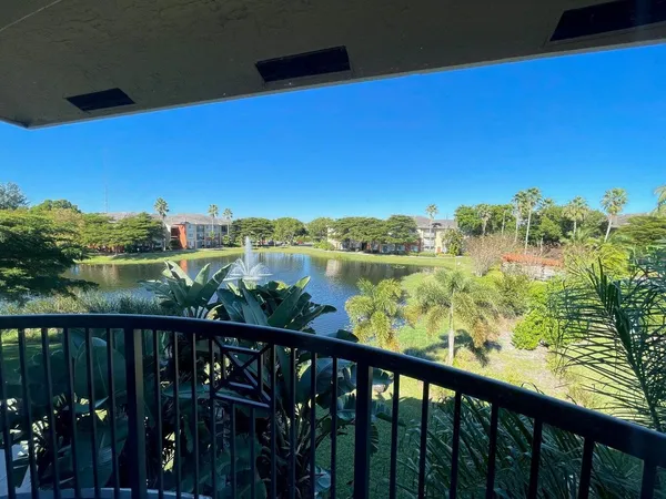 $2,300 | 4155 Haverhill Road, Unit 1420, West Palm Beach, FL 33417