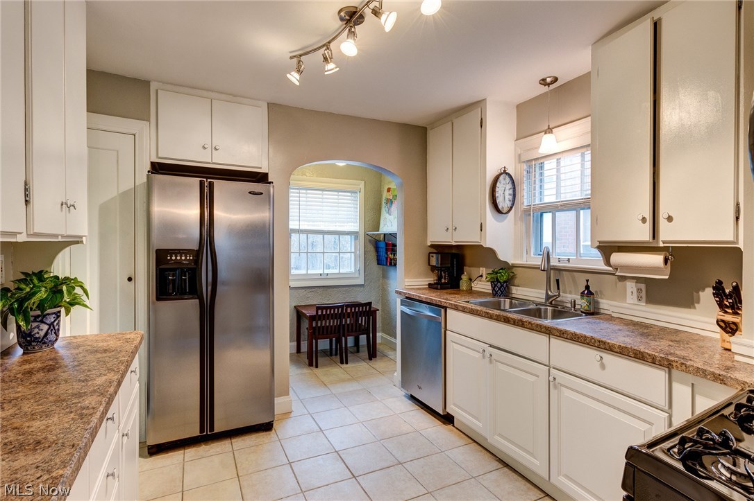3669 Gridley Road Shaker Heights, OH 44122 - Photo 11 of 29 Gallery Image 11