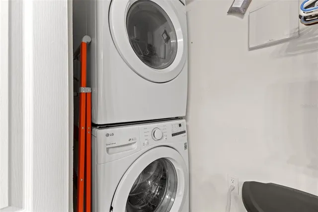 a close up view of a washer and dryer