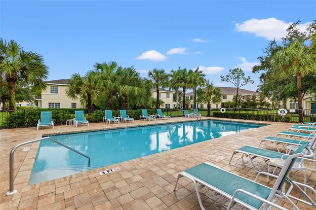 a view of yard with green space